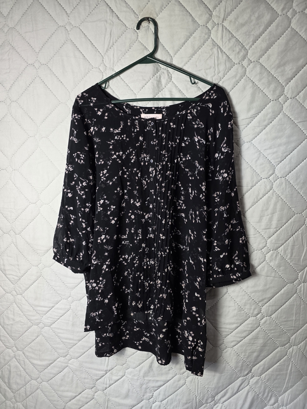 Philosophy Woman floral Blouse 
 Size 2X 
Sheer Black